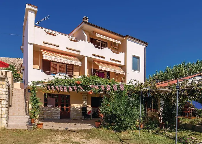 Apartamento Beautiful In Dinjiška