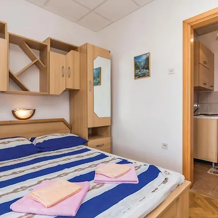 Apartment Lovely In With House Sea View Dinjiška